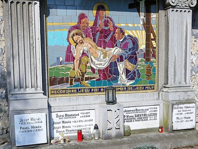 Náhrobek P. Karla Dostála